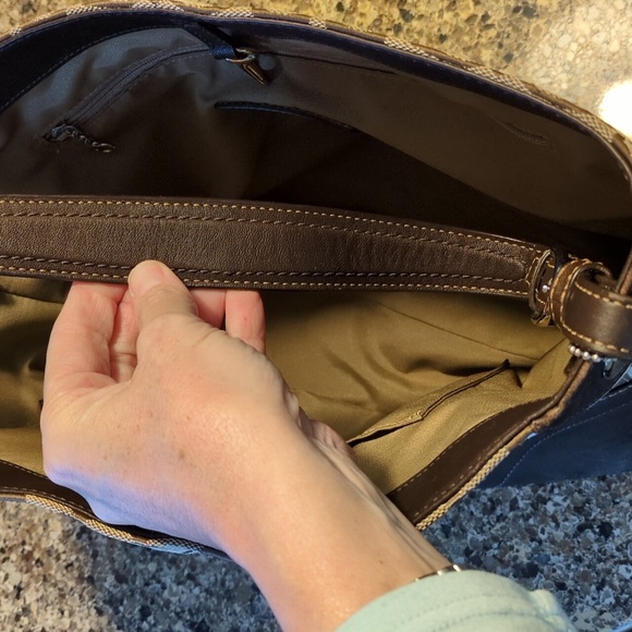 Coach Tan and Brown Signature Shoulder Bag - Picture 9 of 15